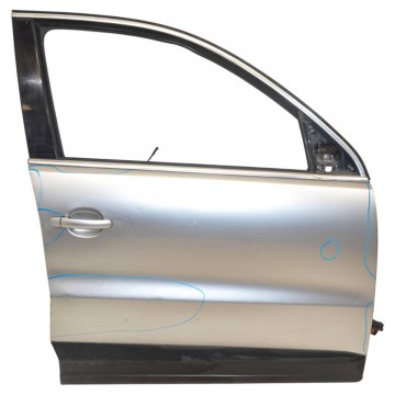 dveře přední pravé VW Tiguan 5N0  5N0831312  5N0831056B - poškozené